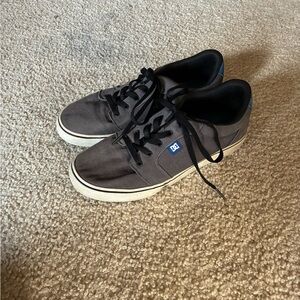 DC Anvil Men's Gray and Black Casual Skate Sneakers